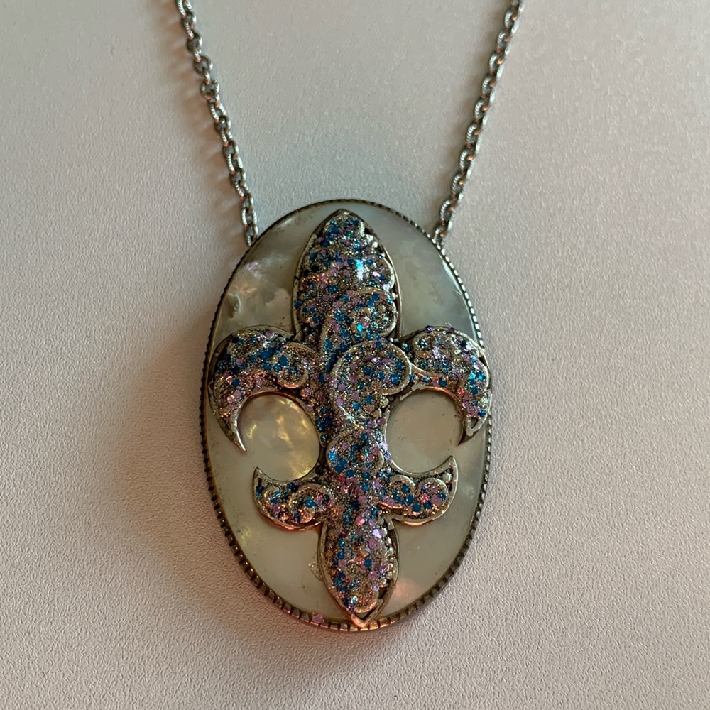 Vintage Sterling Silver and Mother of Pearl Fleur-de-Lis Pendant Necklace